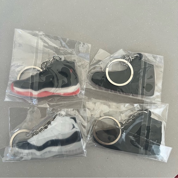 ✔️ New✔️ NIKE Off-White AJ1 / Jordan 11 Keychains - Picture 2 of 2